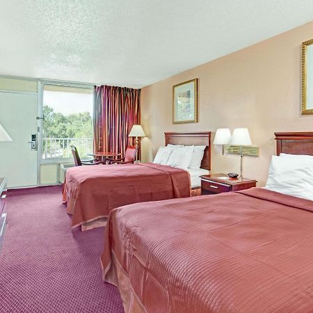 Howard Johnson By Wyndham Tropical Palms Kissimmee Bagian luar foto