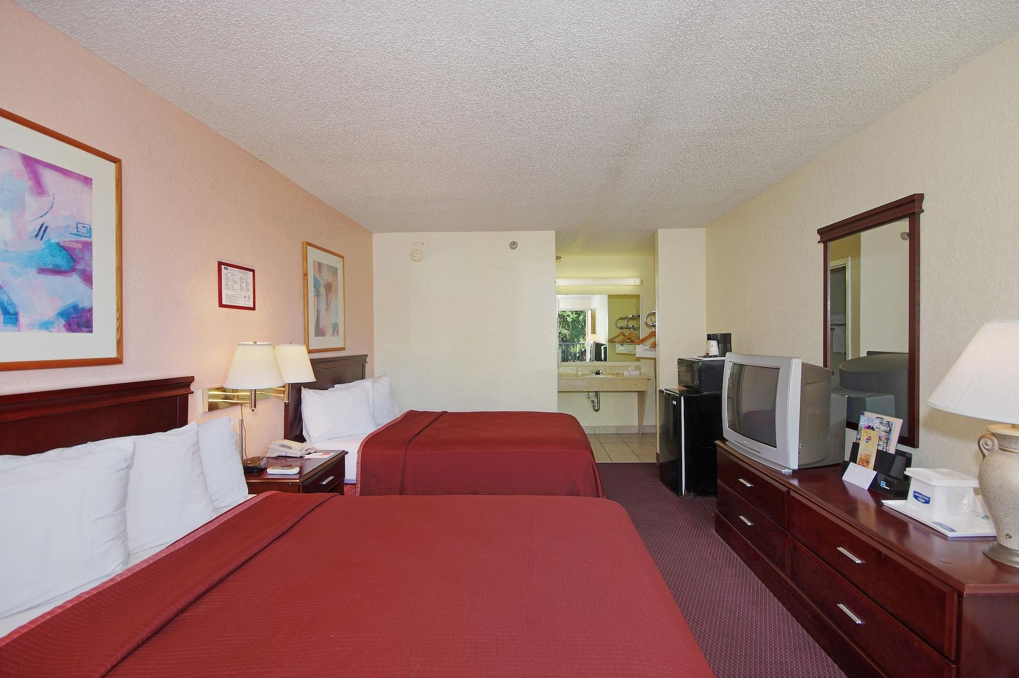 Howard Johnson By Wyndham Tropical Palms Kissimmee Bagian luar foto
