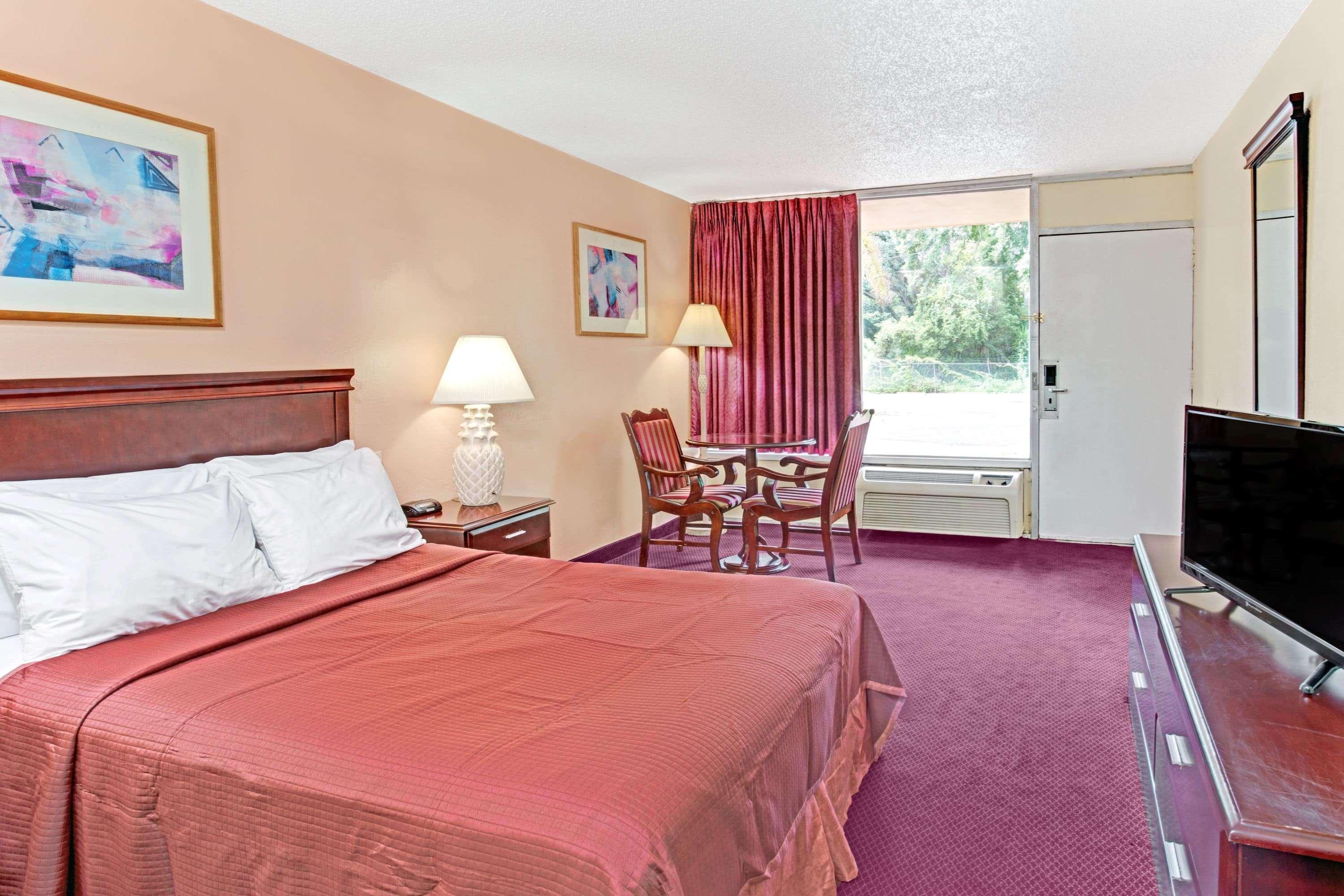 Howard Johnson By Wyndham Tropical Palms Kissimmee Bagian luar foto