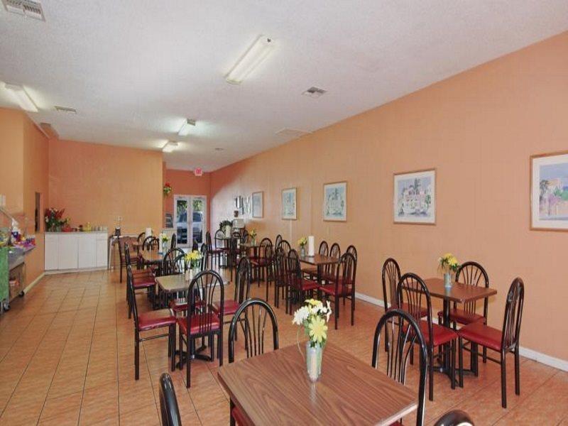 Howard Johnson By Wyndham Tropical Palms Kissimmee Bagian luar foto