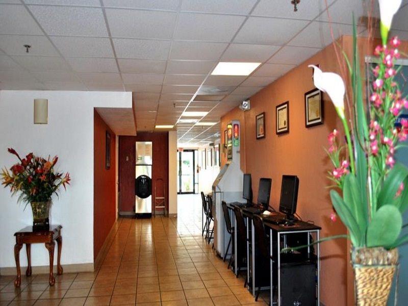 Howard Johnson By Wyndham Tropical Palms Kissimmee Bagian luar foto