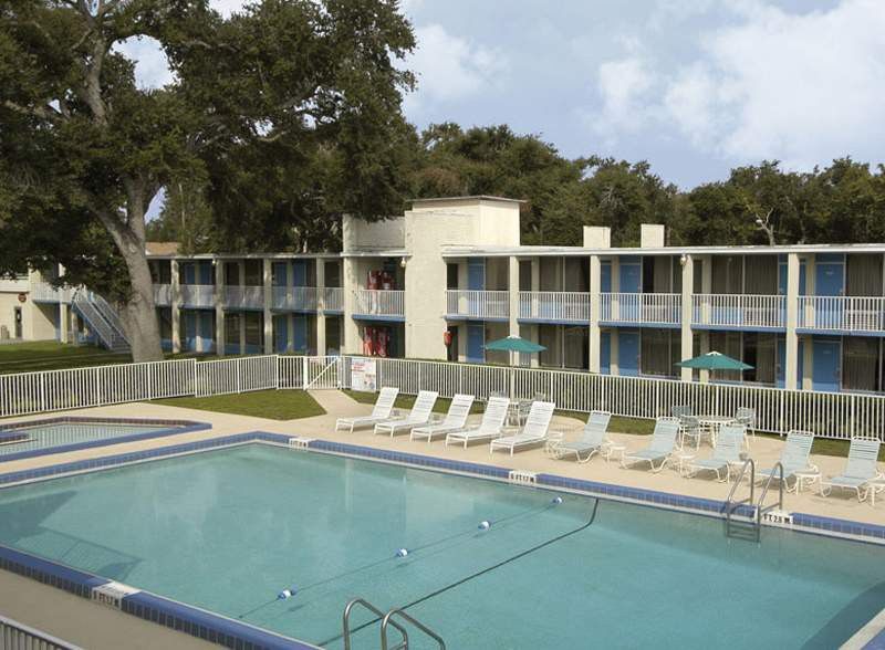 Howard Johnson By Wyndham Tropical Palms Kissimmee Bagian luar foto