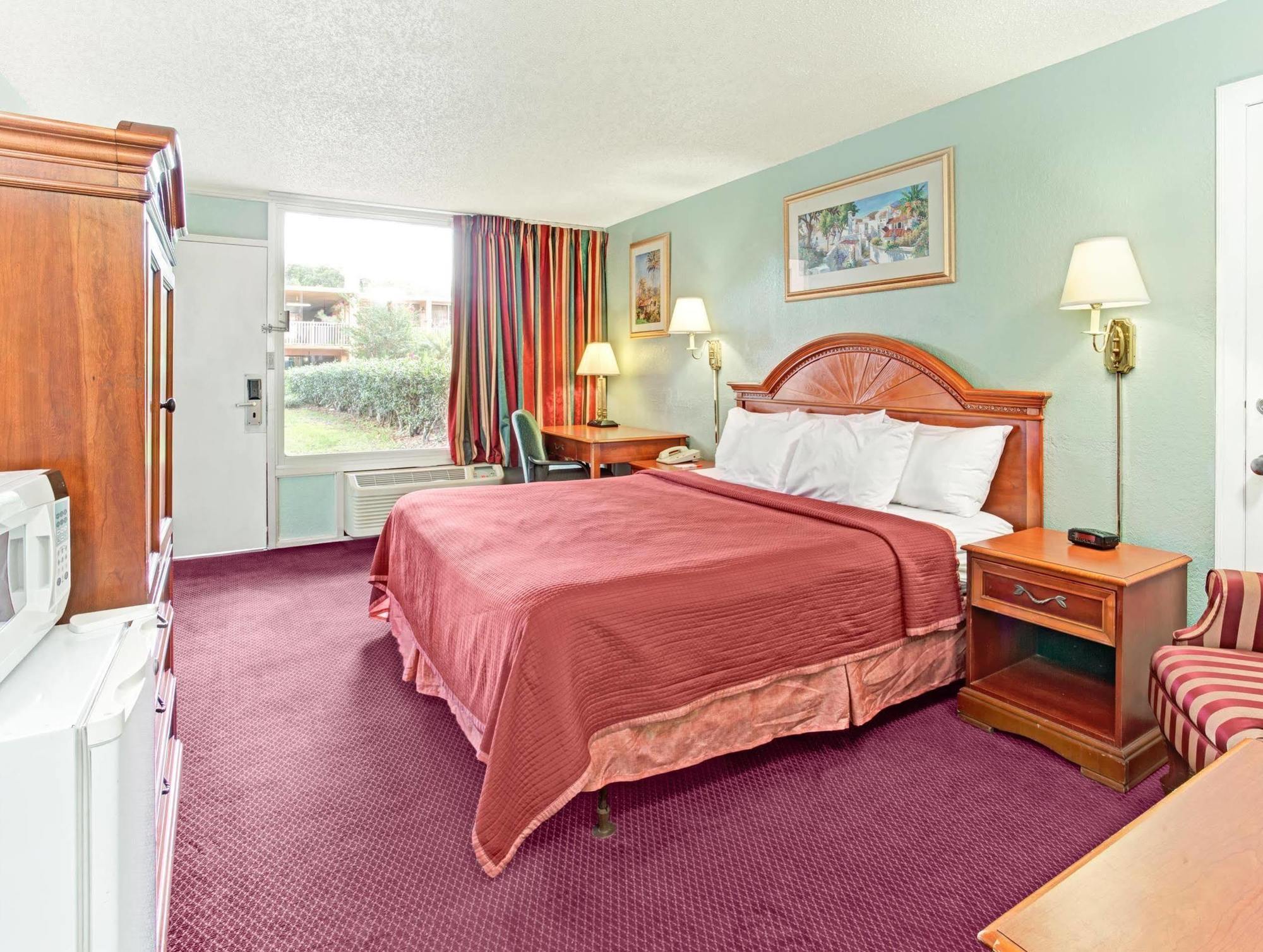 Howard Johnson By Wyndham Tropical Palms Kissimmee Bagian luar foto