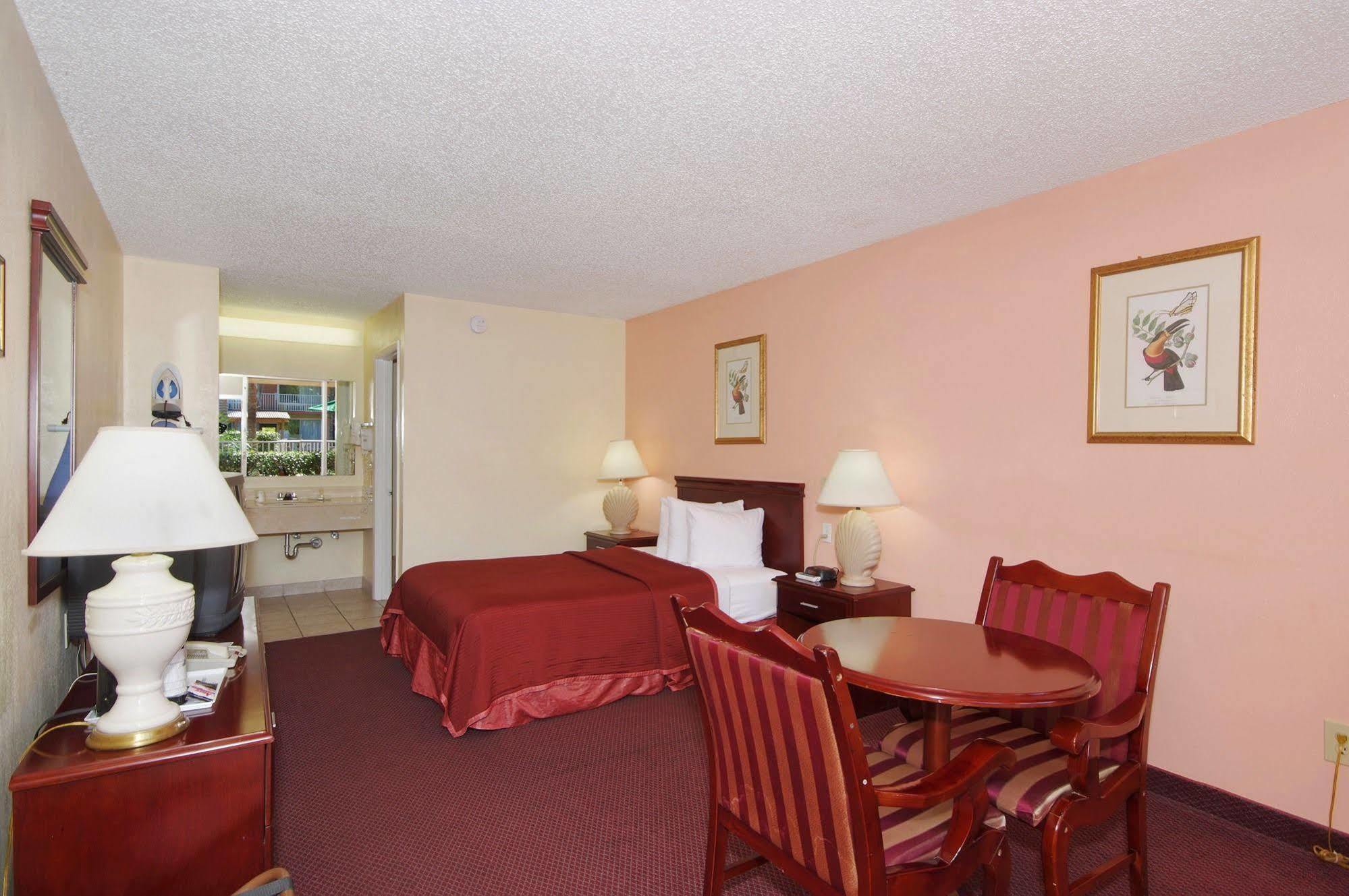 Howard Johnson By Wyndham Tropical Palms Kissimmee Bagian luar foto