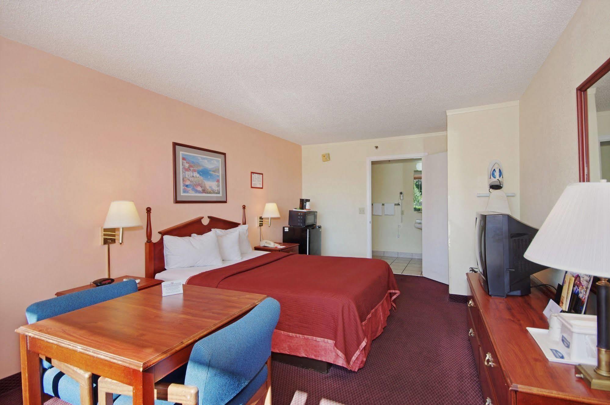 Howard Johnson By Wyndham Tropical Palms Kissimmee Bagian luar foto