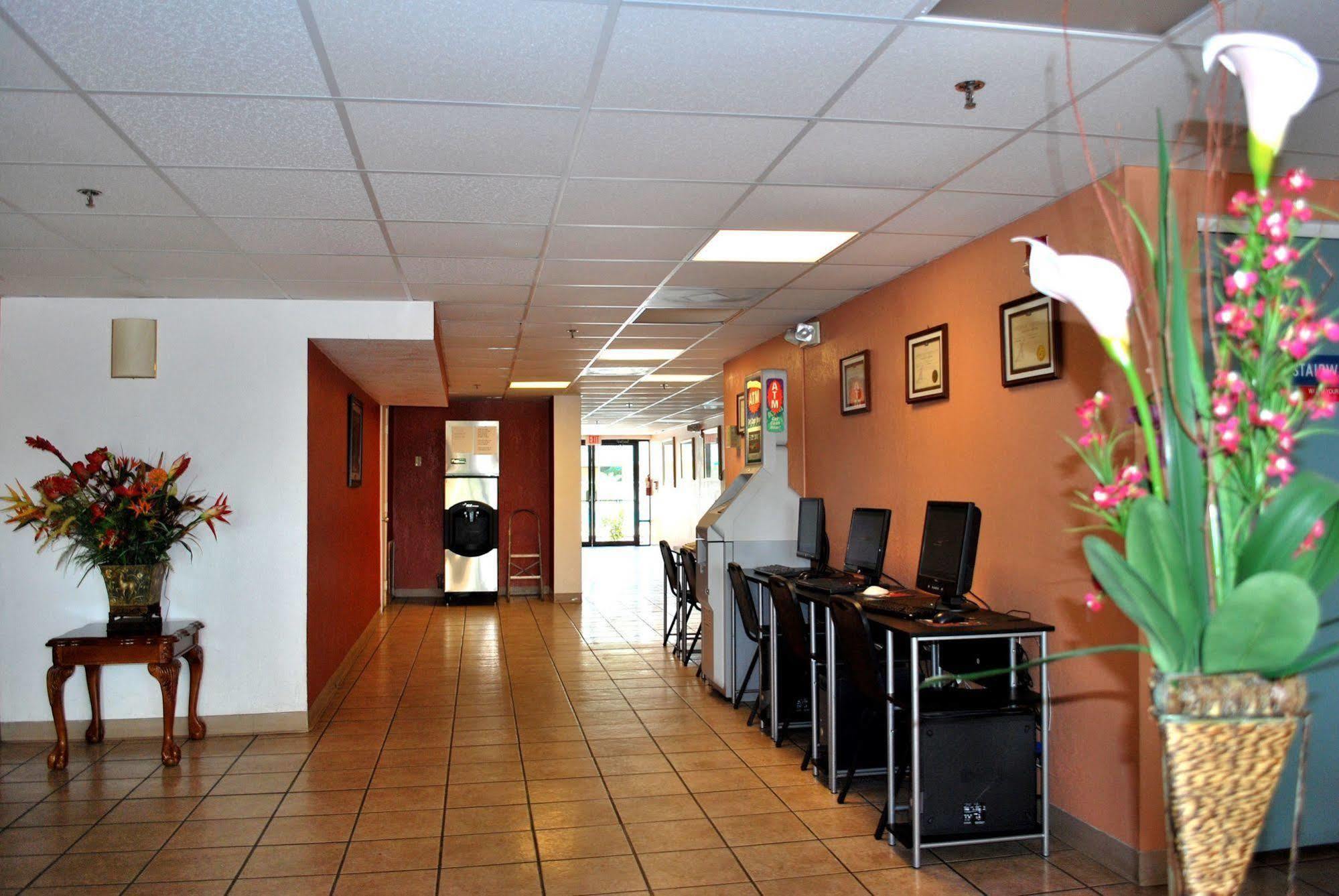 Howard Johnson By Wyndham Tropical Palms Kissimmee Bagian luar foto