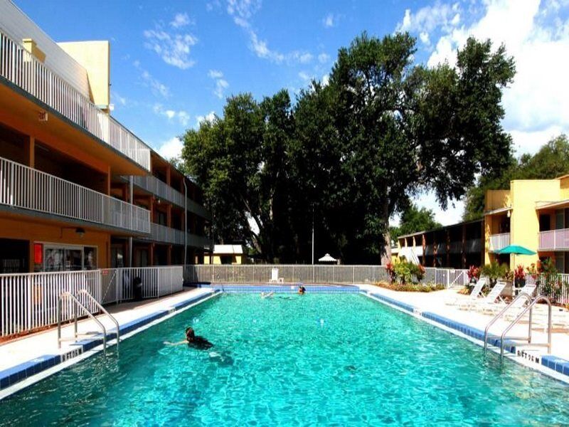 Howard Johnson By Wyndham Tropical Palms Kissimmee Bagian luar foto